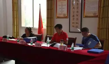 石河中學(xué)接受市“全國(guó)校園足球特色學(xué)?！痹u(píng)估檢查