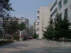 成都市第十七中學(xué)2018年中考分?jǐn)?shù)線是多少？