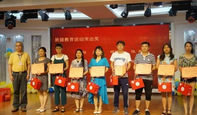 四川師范大學(xué)實(shí)驗(yàn)外國語學(xué)?！娭境沙牵賱?chuàng)輝煌