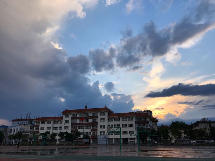 涼山州民族中學(xué)教學(xué)好不好？