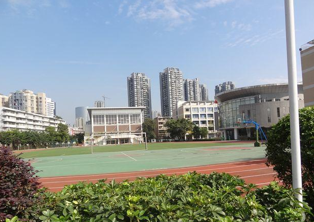 四川大學(xué)附屬中學(xué)地理位置和咨詢電話是？