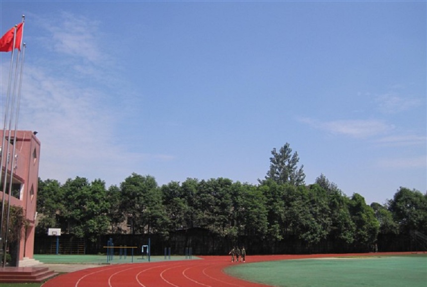 成都三十六中環(huán)境好不好？住宿呢？