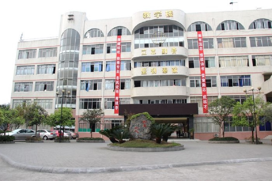 平樂中學(xué)近幾年的中考錄取分?jǐn)?shù)線是多少？
