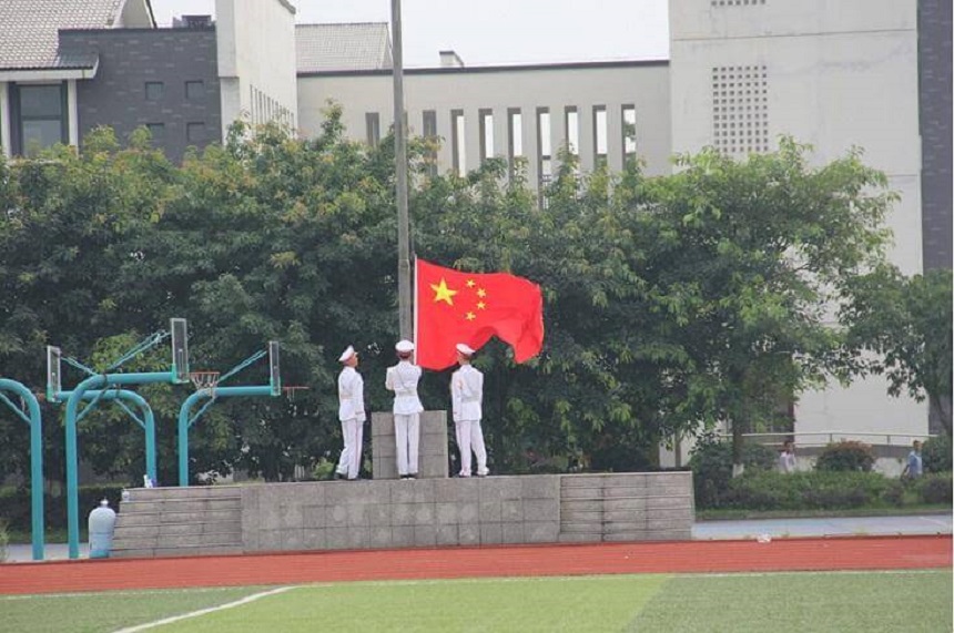 石室白馬中學(xué)近幾年的中考錄取分數(shù)線是多少？