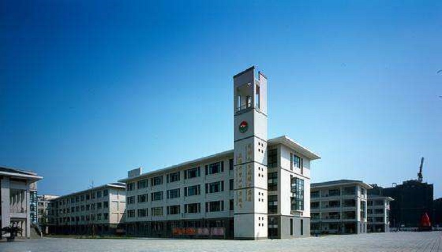 都江堰外國(guó)語(yǔ)實(shí)驗(yàn)學(xué)校2020年中考錄取分?jǐn)?shù)線是多少？