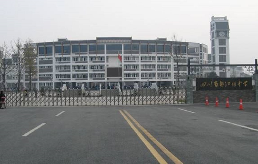 都江堰中學是公辦還是民辦？