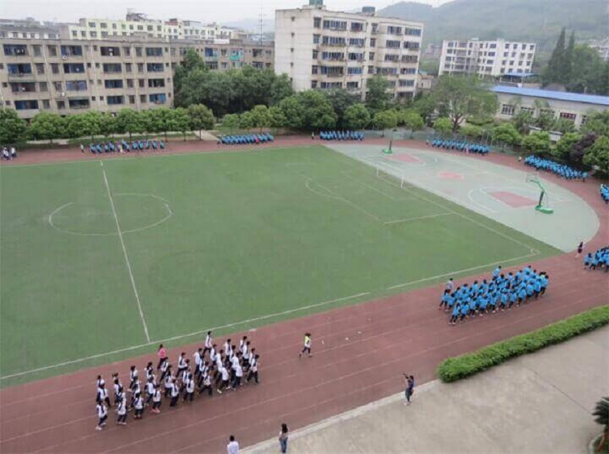 洛帶中學(xué)是公辦還是民辦？