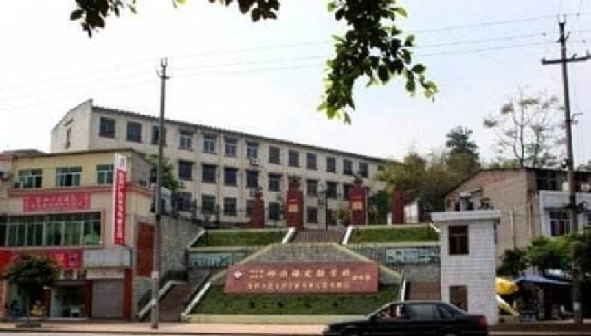 資陽外國語學校環(huán)境、教學設(shè)施好不好？