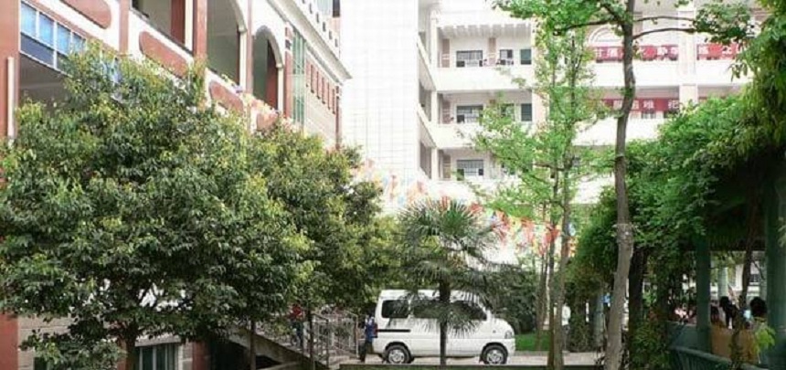 伍隍中學(xué)校園環(huán)境好嗎？