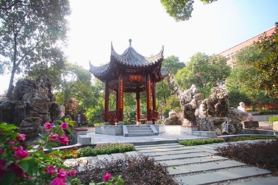 綿陽(yáng)中學(xué)學(xué)費(fèi)貴不貴？