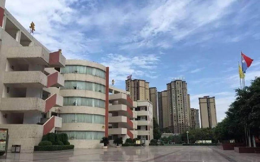 華興中學是民辦嗎？
