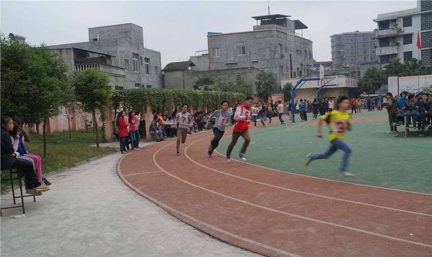 清水中學(xué)是公辦高中嗎？