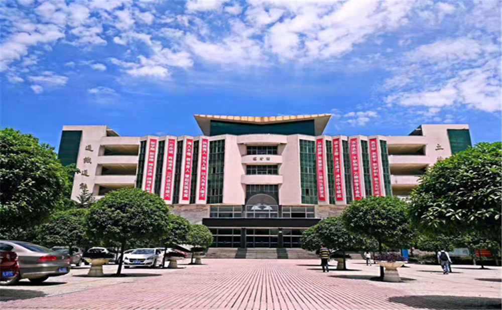 五通橋中學(xué)校園環(huán)境怎么樣？