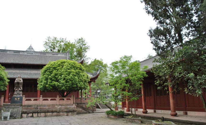 名山中學(xué)地址在哪里？