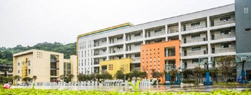 雅安二中寢室、校園環(huán)境怎么樣？