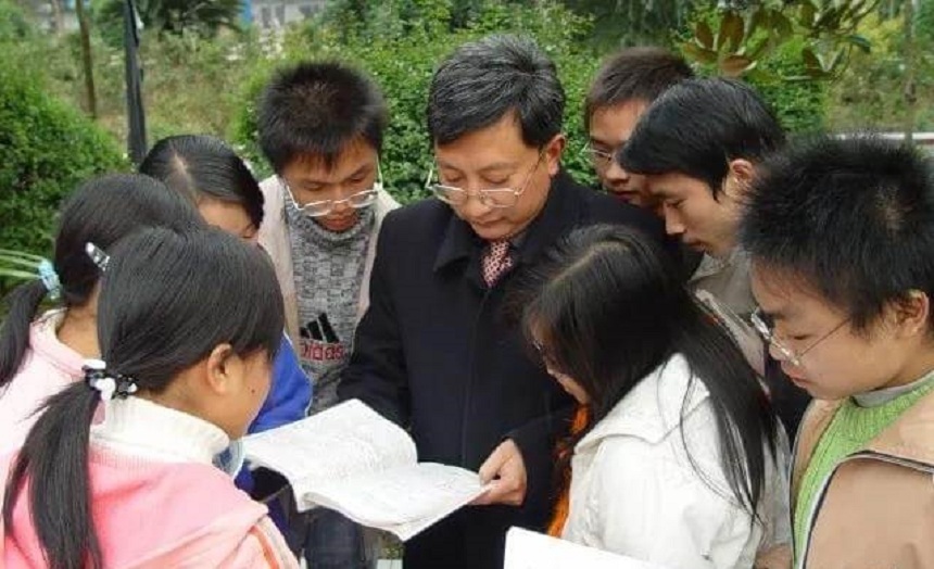 倉山中學(xué)是公辦高中嗎？