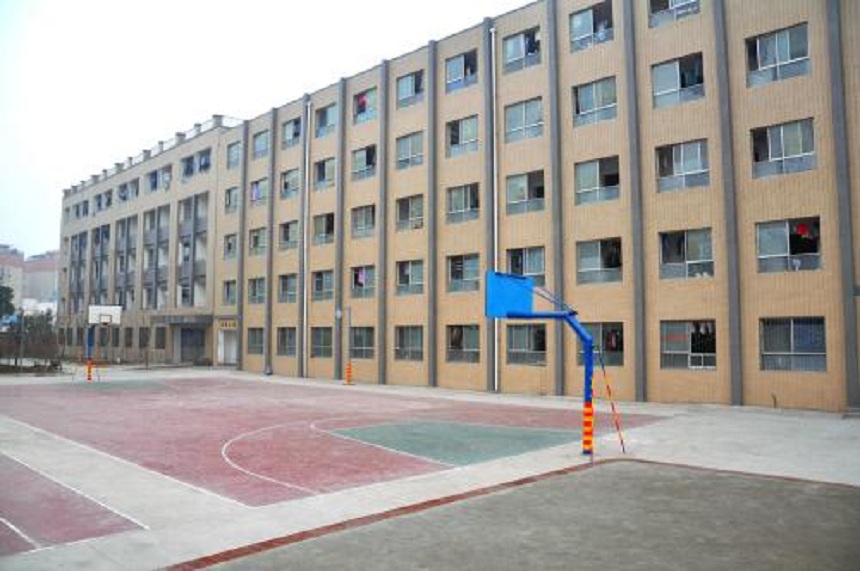 德陽東電中學是不是公辦高中？