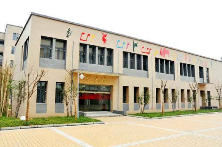 德陽東電中學(xué)校園環(huán)境好不好？宿舍環(huán)境怎么樣？