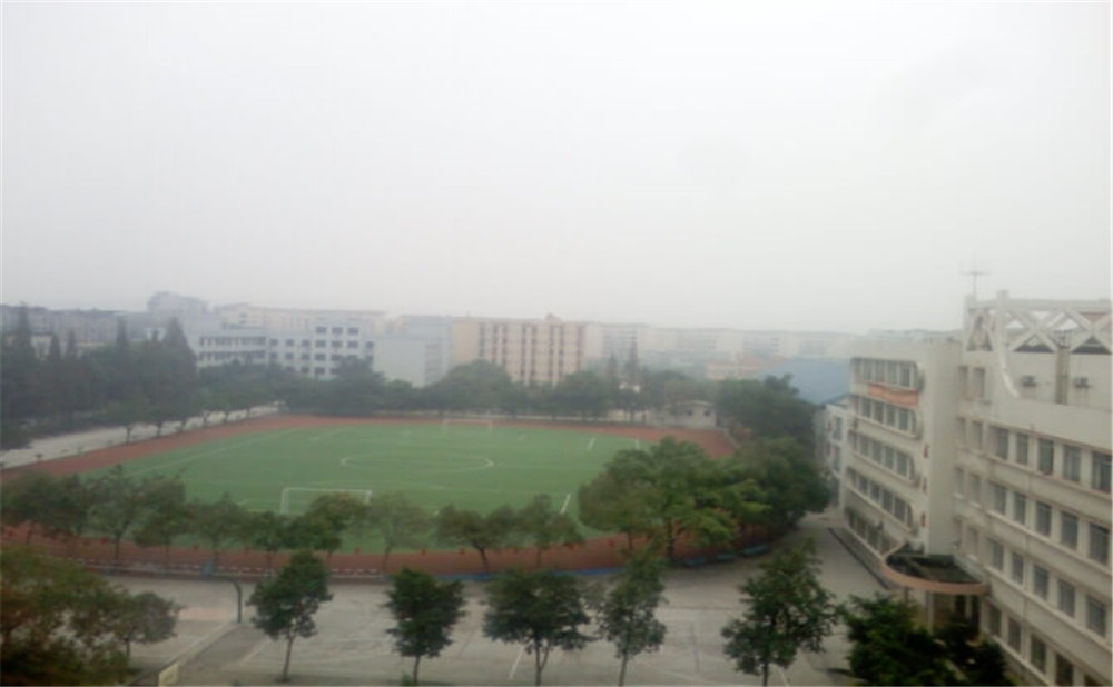 瀘化中學是公辦的嗎？