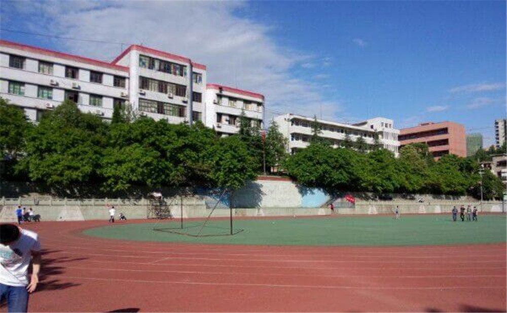 通江縣實(shí)驗(yàn)中學(xué)校園環(huán)境如何？
