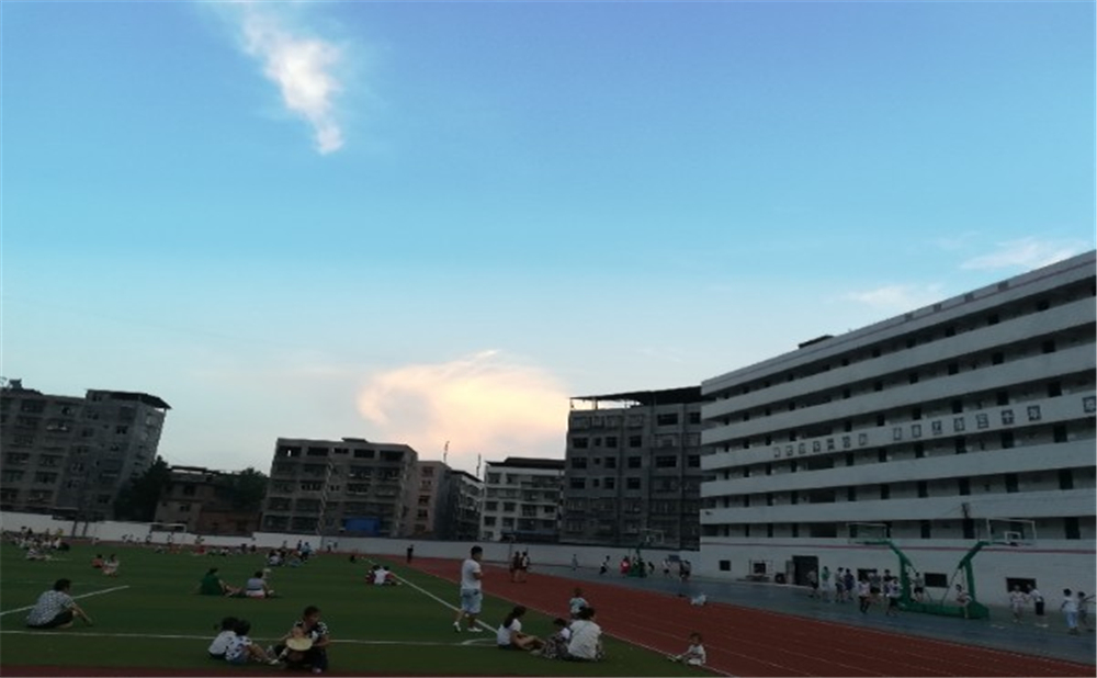 鐵佛中學(xué)學(xué)校詳細(xì)地址在什么地方？