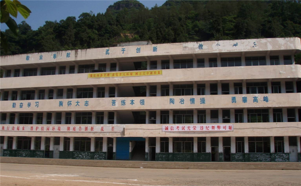 南江縣大河中學學校環(huán)境如何？