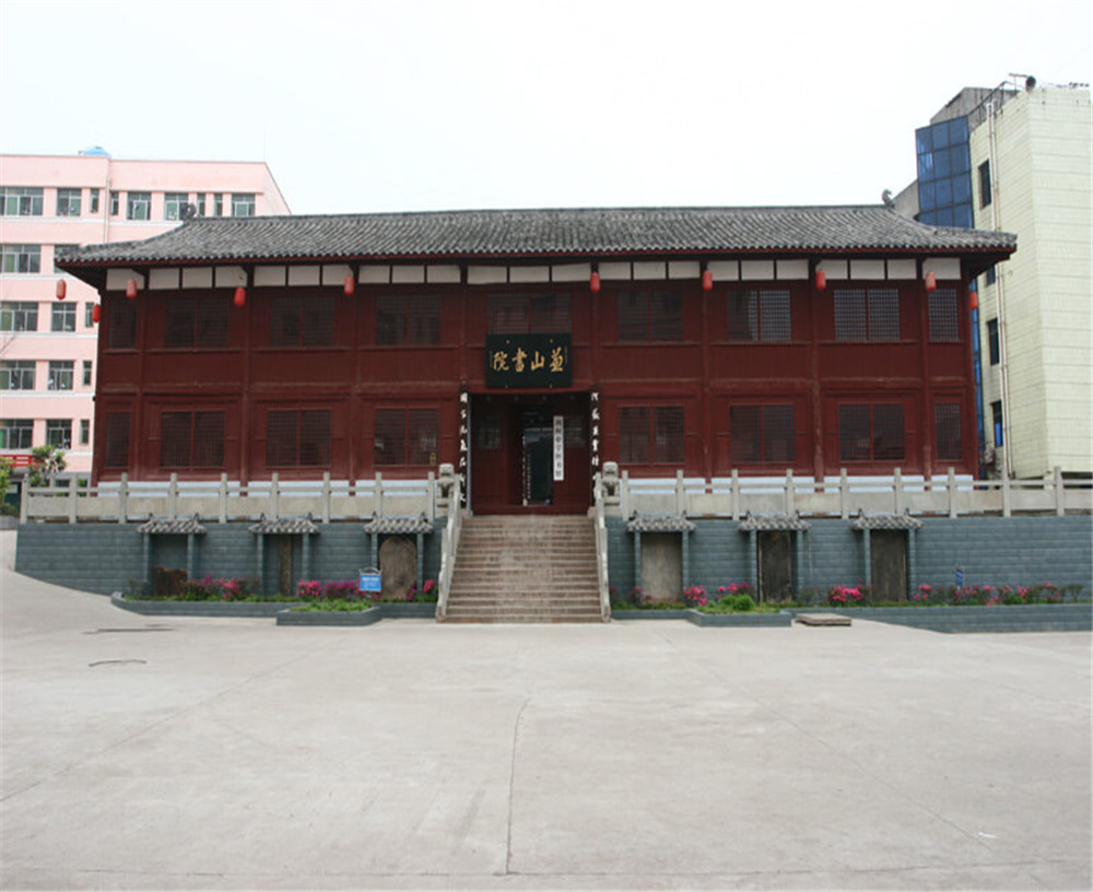 劍閣中學(xué)學(xué)校環(huán)境怎么樣？
