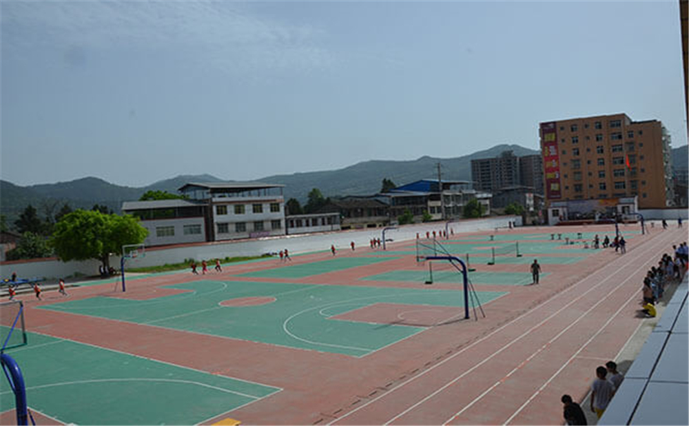 曾口中學(xué)學(xué)校環(huán)境怎么樣？