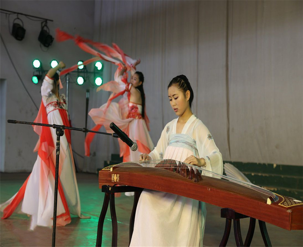 渠縣中學學校的環(huán)境怎么樣？