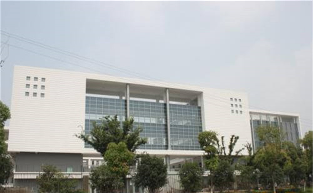 武勝飛龍中學(xué)是一所公辦學(xué)校嗎？