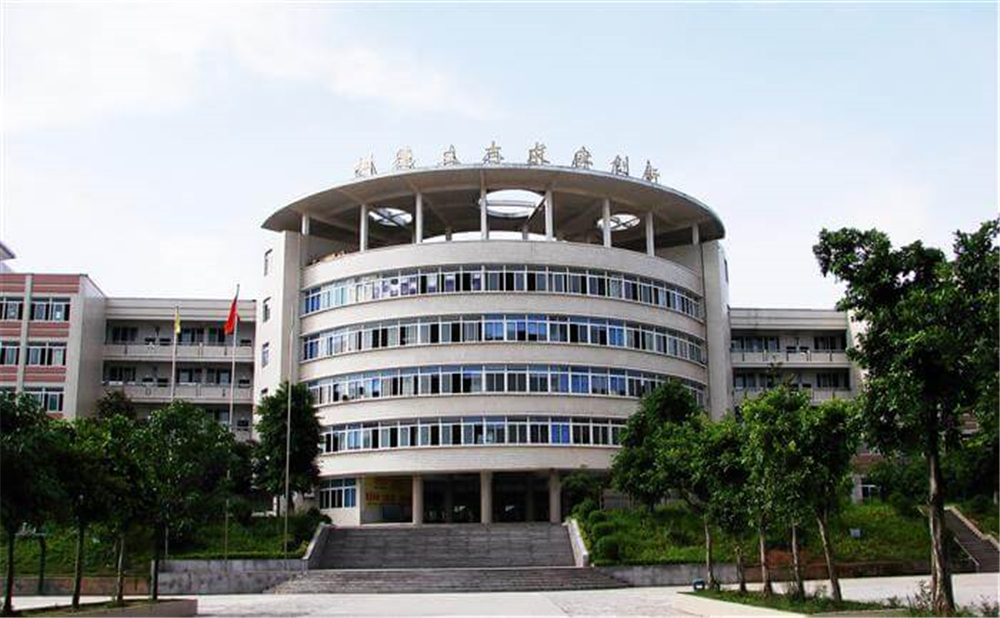 高坪中學(xué)學(xué)校環(huán)境怎么樣？