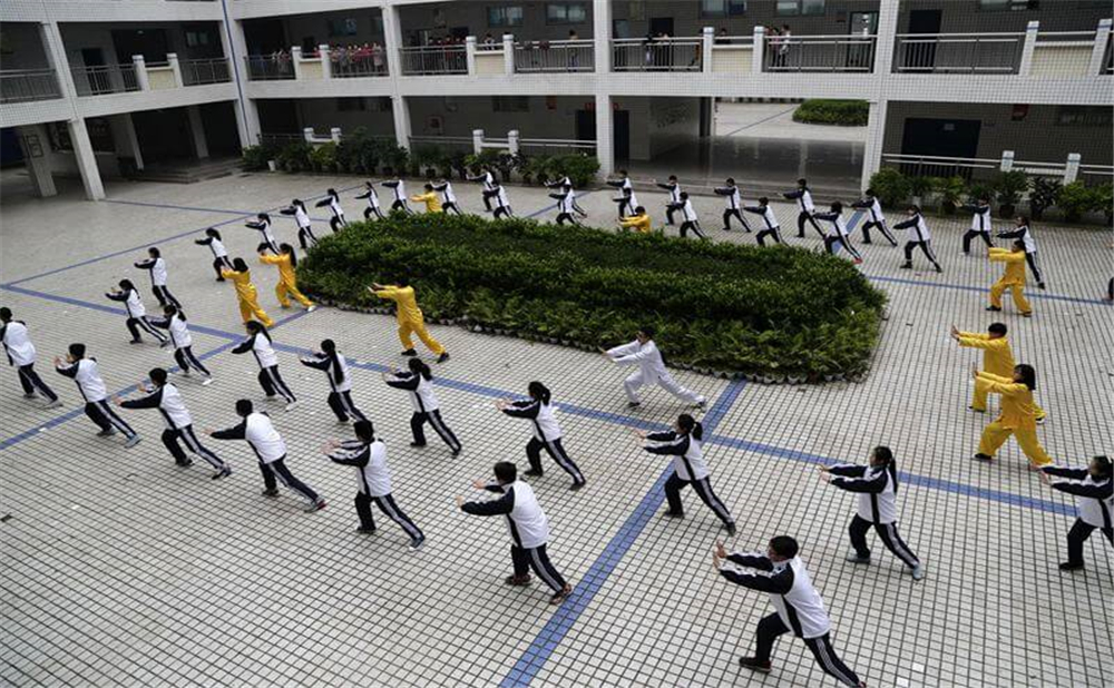 高坪中學(xué)2020年學(xué)校學(xué)費(fèi)多少錢一年？