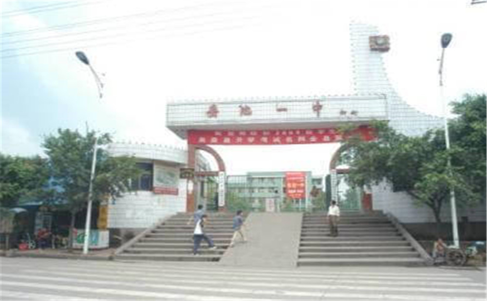 岳池縣第一中學(xué)的環(huán)境怎么樣？