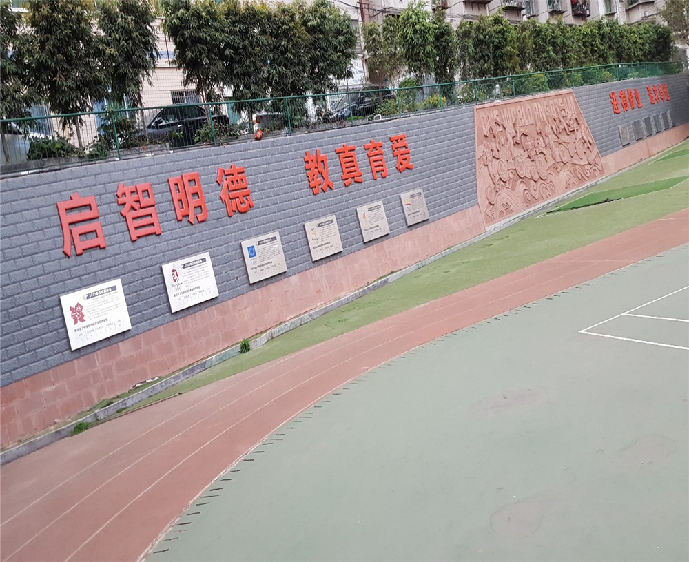 攀枝花市外國(guó)語(yǔ)學(xué)校2020年學(xué)校學(xué)費(fèi)多少錢(qián)一年？