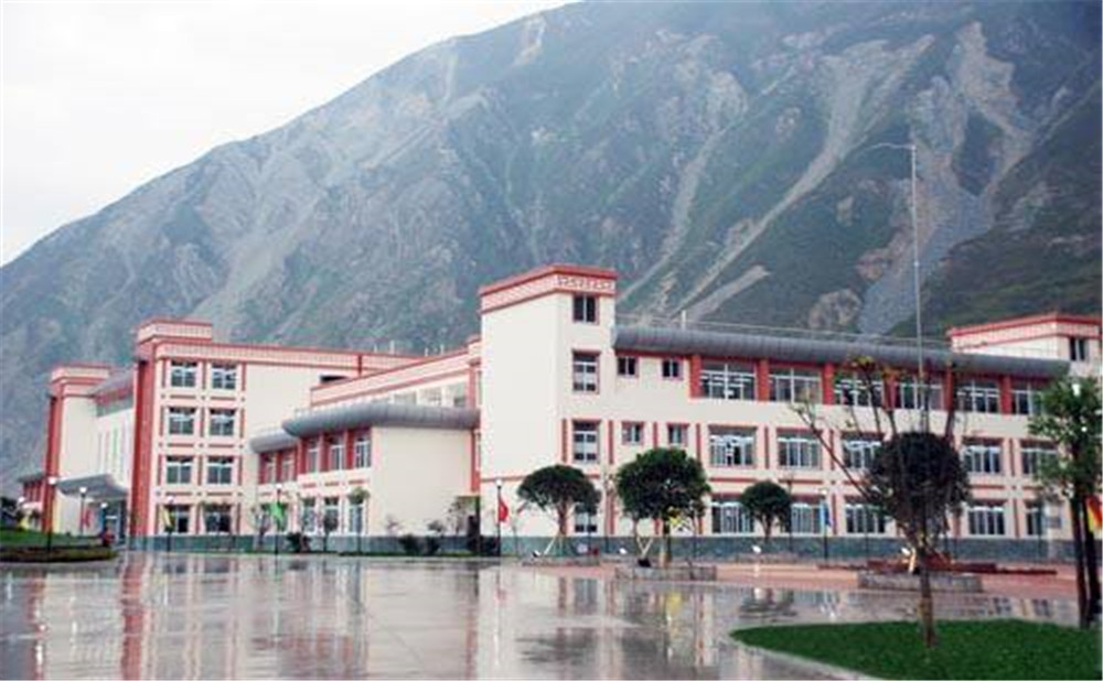 汶川中學的詳細地址在什么地方？