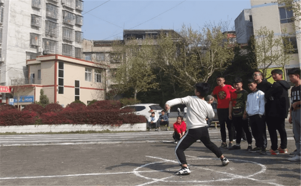 定水中學(xué)學(xué)校環(huán)境怎么樣？