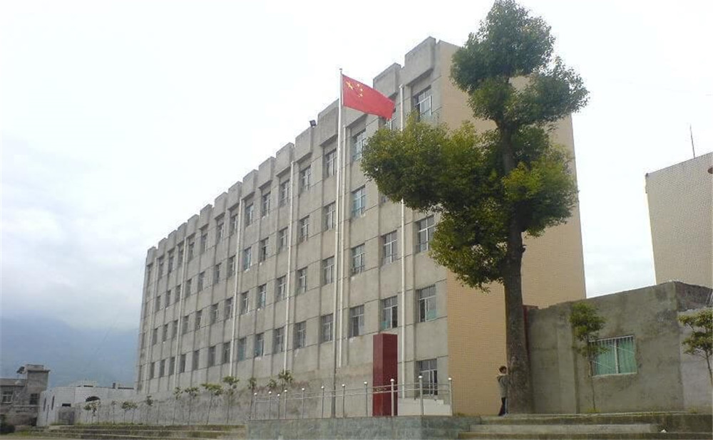 越西中學(xué)的環(huán)境怎么樣？