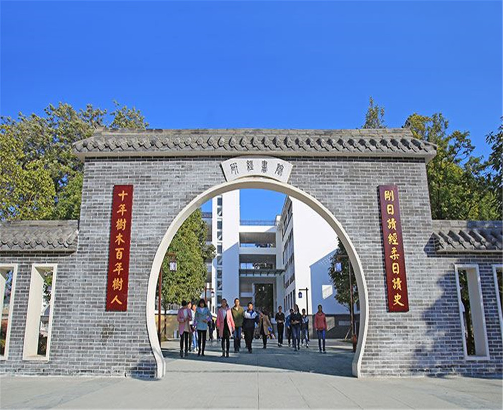 西昌市第二中學(xué)2020年的收費標(biāo)準(zhǔn)是多少？