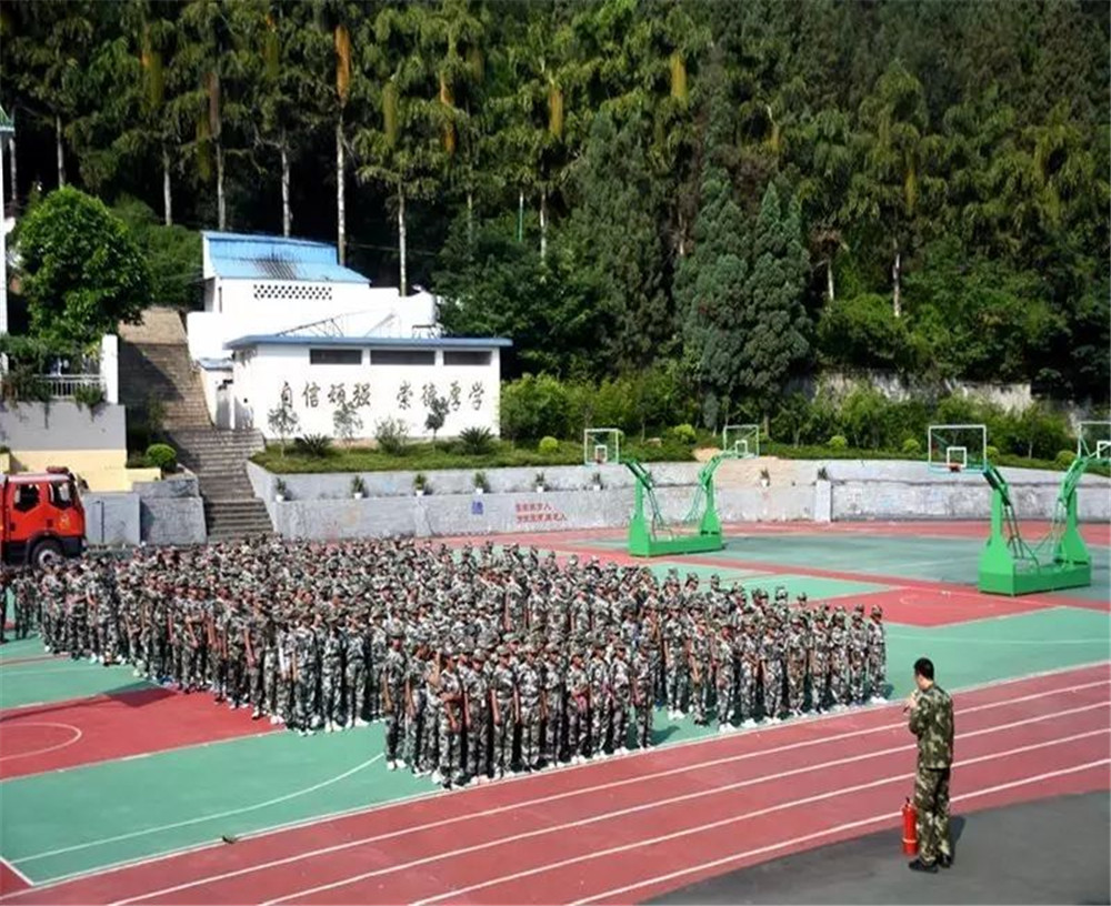 西昌市第五中學2020年學校學費多少錢一年？