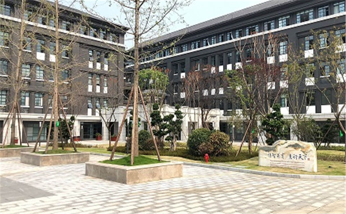 成都二十中每年的學(xué)費(fèi)多少錢(qián)？