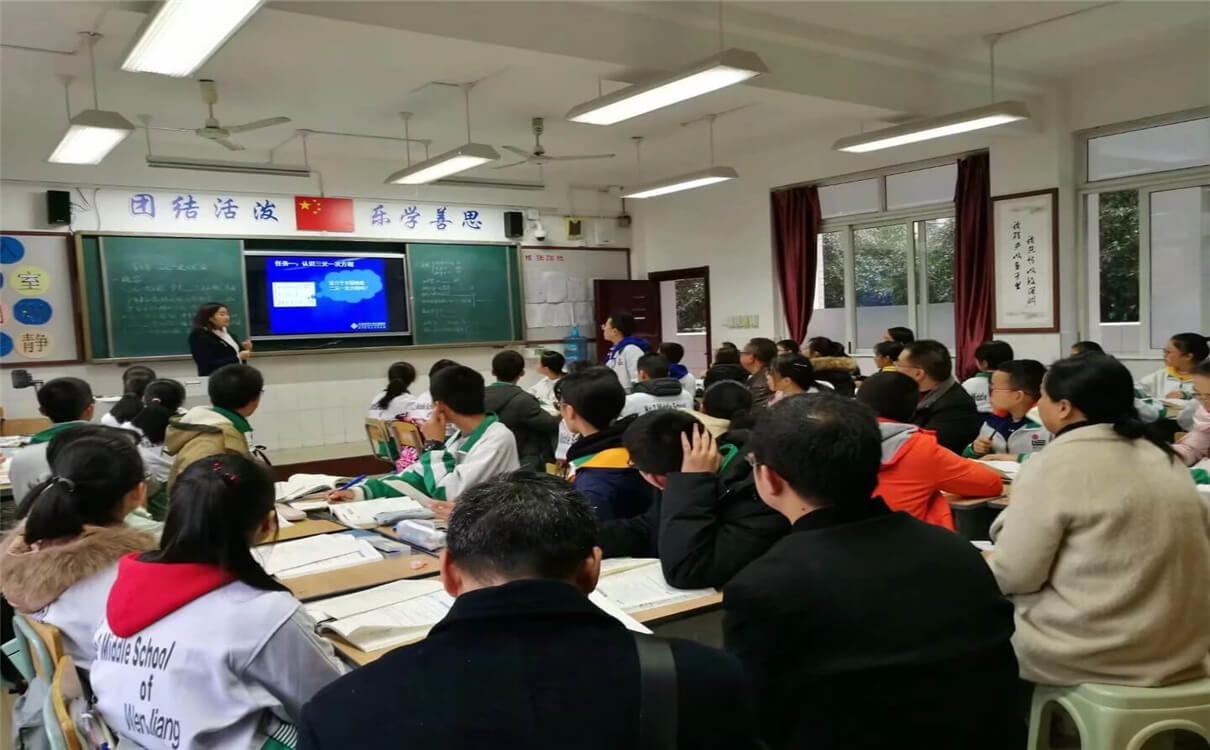 溫江二中每年的學(xué)費(fèi)是多少錢？