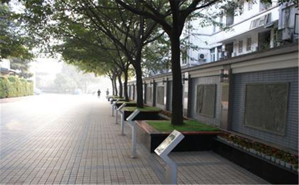 成都市田家炳中學(xué)外招生一年的學(xué)費(fèi)是多少？