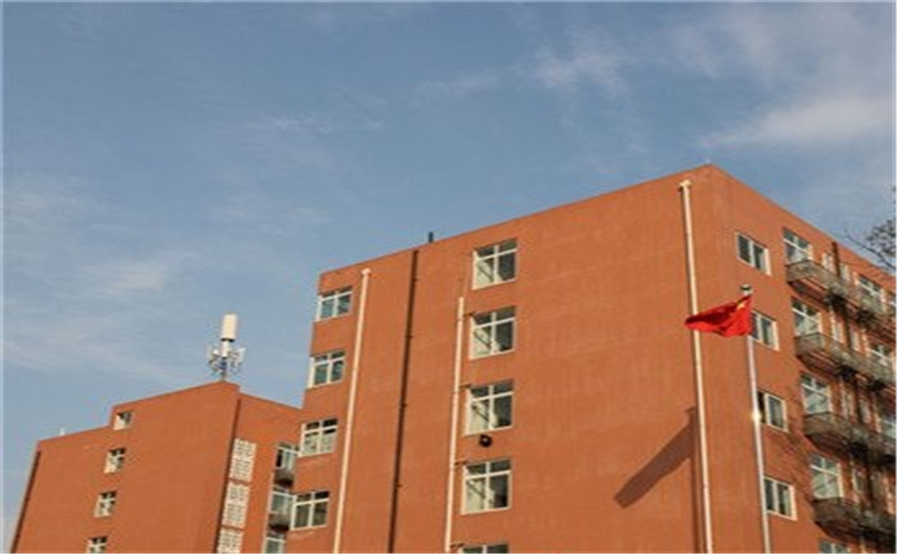 成都市實驗中學(xué)招生一年的學(xué)費是多少？