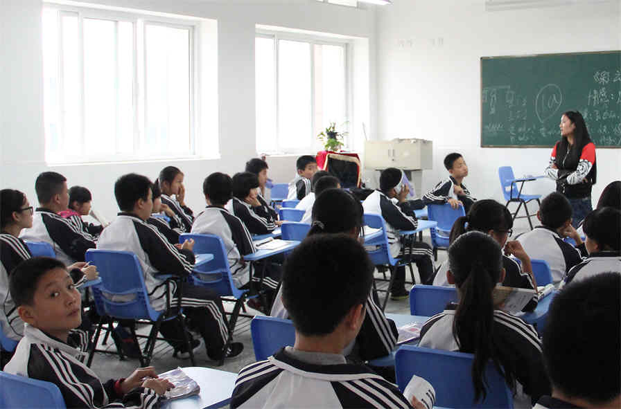 金牛中學一年的學費是多少錢？