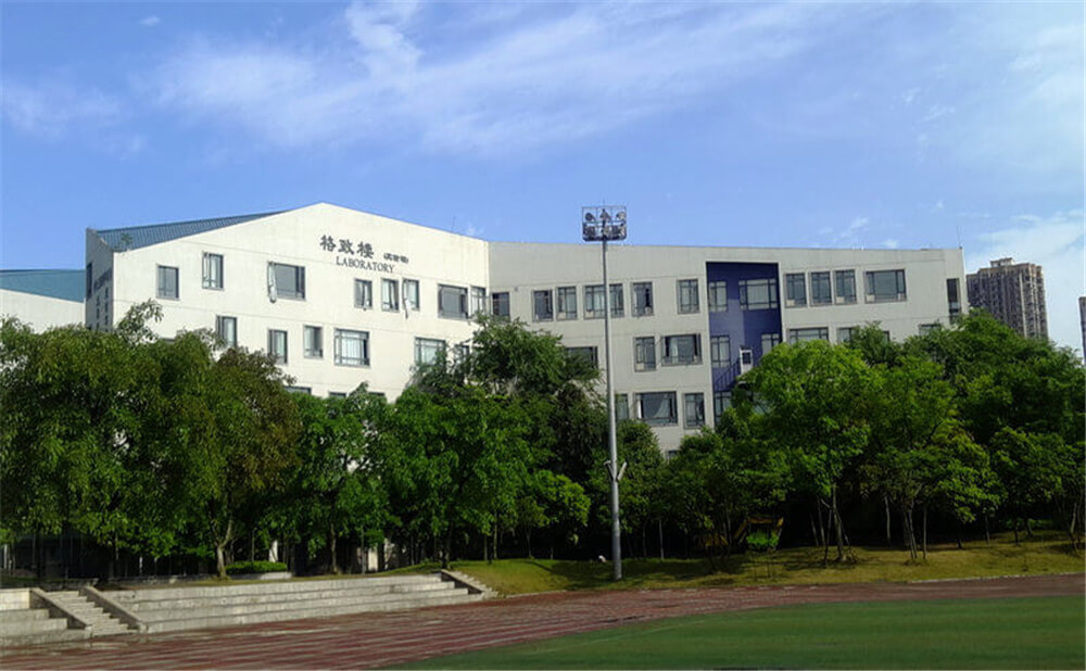 成都實驗外國語學(xué)校（西區(qū)）外招生一年的學(xué)費是多少錢？
