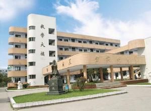 彭州中學(xué)一年的學(xué)費(fèi)是多少？