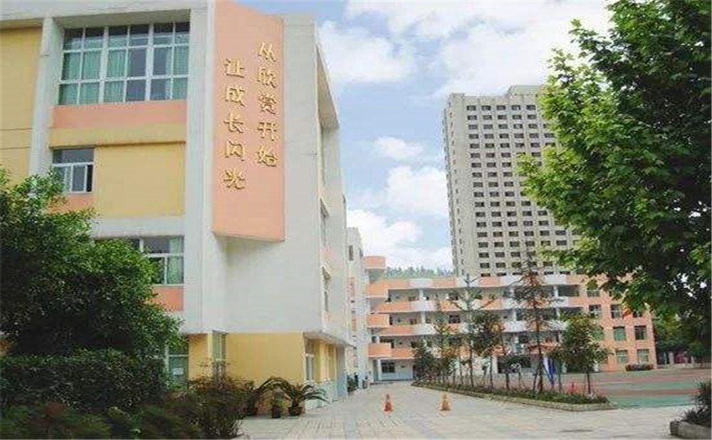 成都成飛中學(xué)的高中住宿怎么樣？