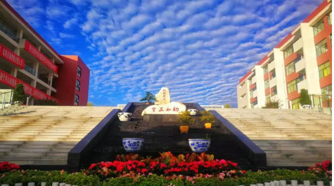 北京第二外國語學院成都附屬中學近三年的錄取分數(shù)線？