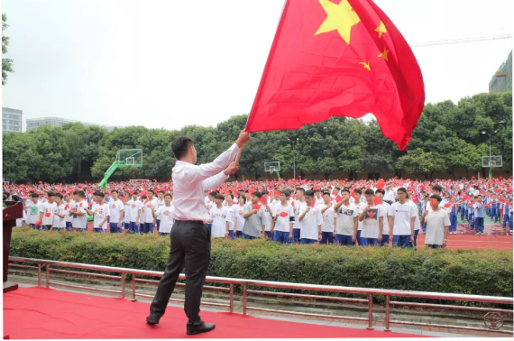 成都石室佳興外國語學(xué)校的學(xué)費是多少？