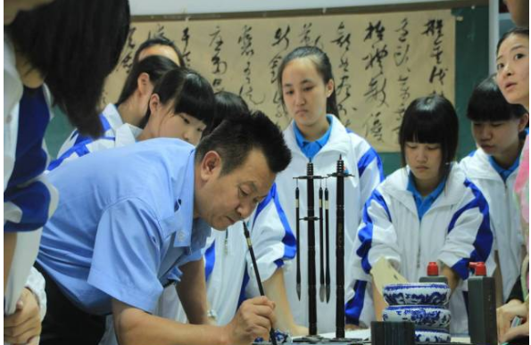 武侯高級(jí)中學(xué)的學(xué)費(fèi)是多少錢？